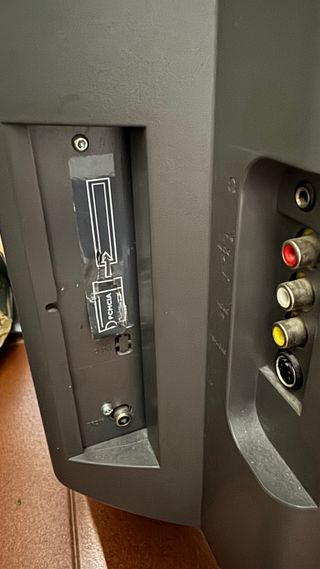 TV Philips 32” con mando