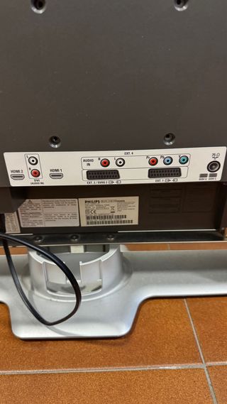 TV Philips 32” con mando