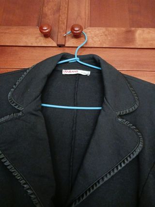 Americana  corta negra