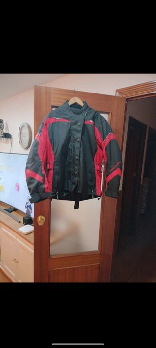 Chaqueta motera