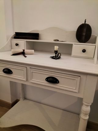 Escritorio de madera blanco