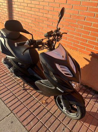 Yamaha Aerox R Naked