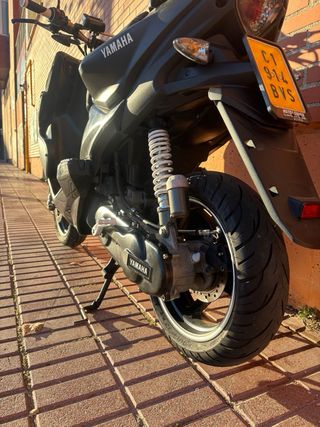 Yamaha Aerox R Naked