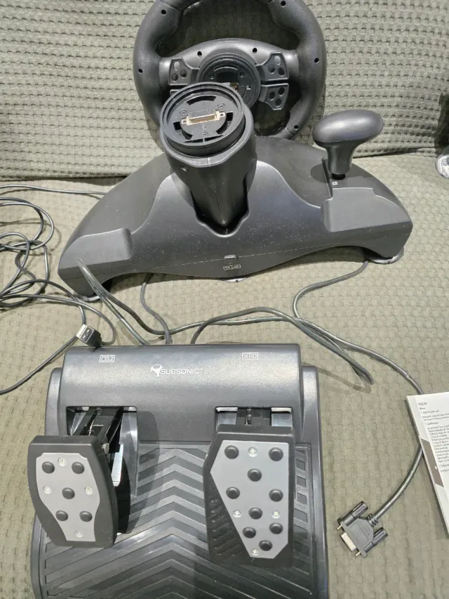 Volante y pedales juego coches PS3