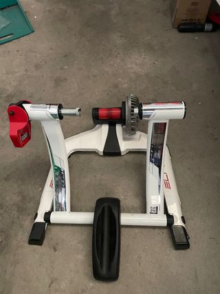 Rodillo de bici elite qubo fluid