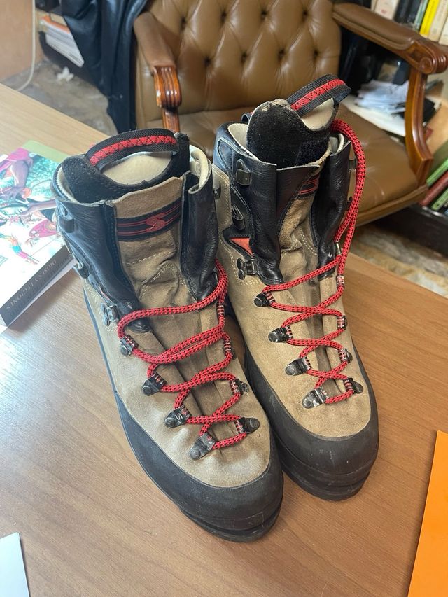 Botas de monte Salomon.42.