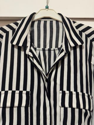 Camisa de rayas blanca y negra Zara