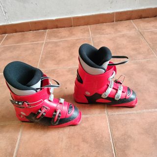 Esquíes 116 cm con bastones y botas Rossignol 267m