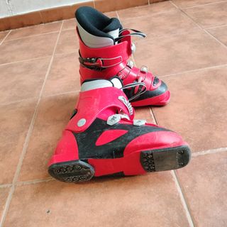 Esquíes 116 cm con bastones y botas Rossignol 267m