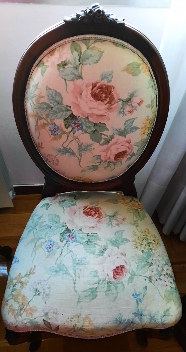 3 sillas isabelinas de flores