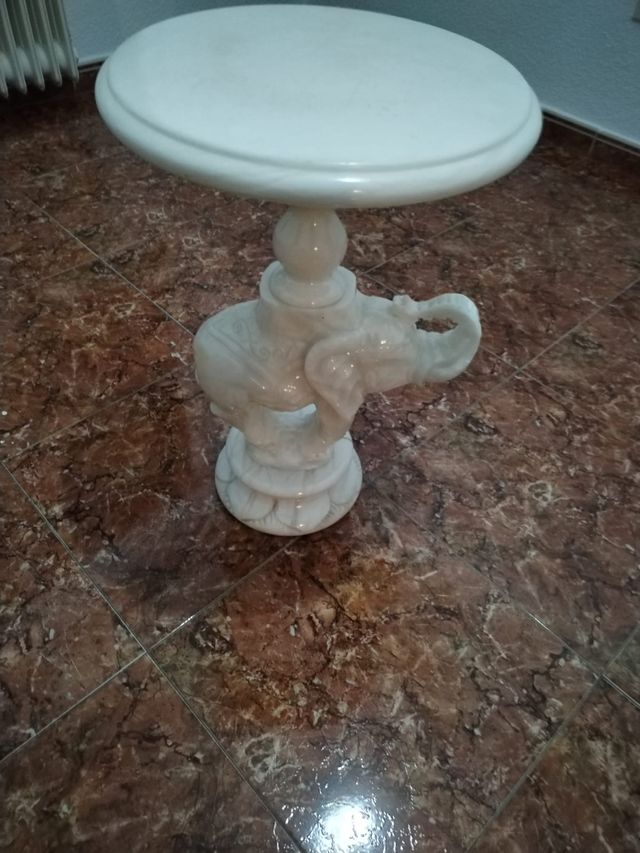 MESA DE ELEFANTE DE LA SUERTE ESTA PERFECTA.