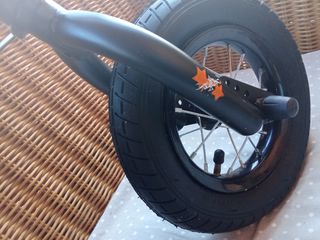 Bicicleta sin pedales para niño o niña.