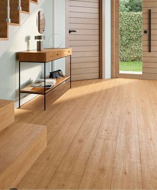 Se instalan tarimas flotantes