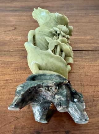 Jarrón tallado en piedra