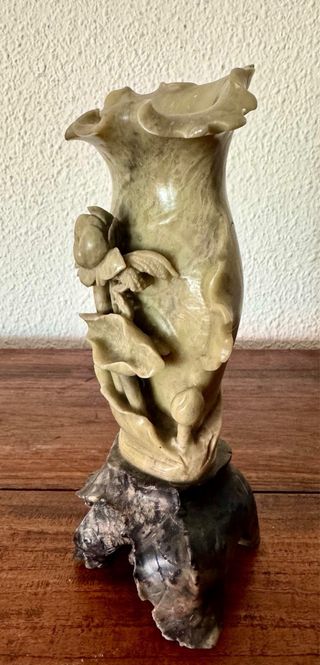 Jarrón tallado en piedra