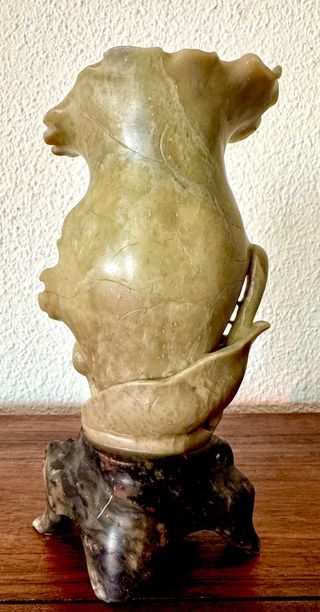 Jarrón tallado en piedra