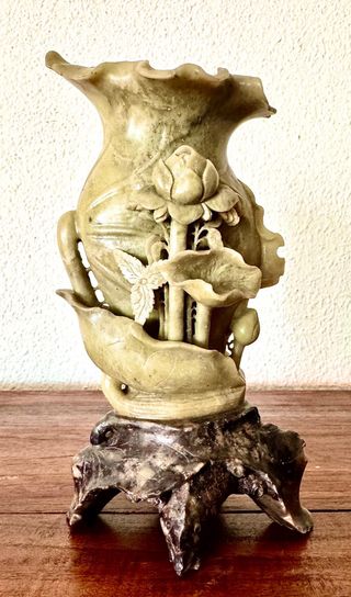 Jarrón tallado en piedra