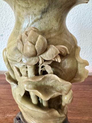 Jarrón tallado en piedra