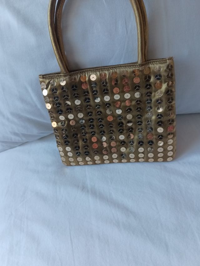 Bolsos de ceremonia.