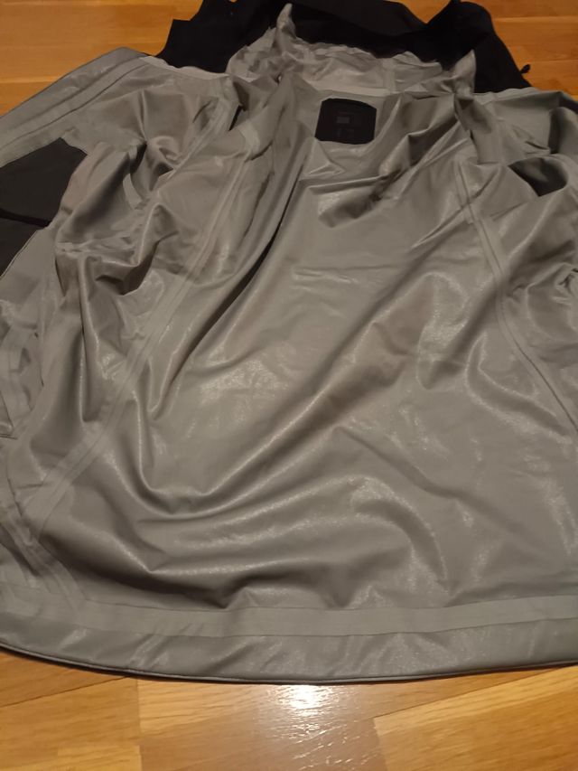 Chaqueta impermeable alpinismo-escalada