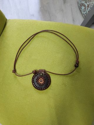 Colgante de cuero