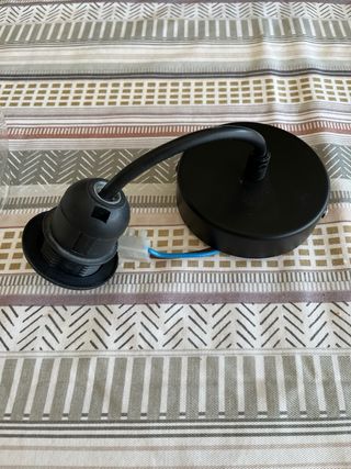 Pantalla de vidrio IKEA con montura en negro