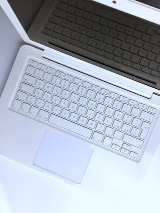 Apple MacBook 2010 bianco A1342 cpu 2.4GHz 4GB RAM