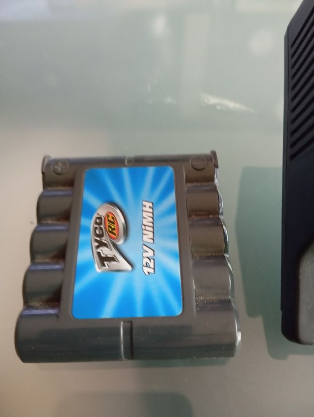 Cargador y batería Marca Tyco