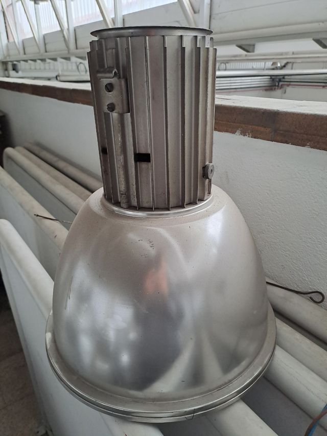 Lámpara colgante tipo campana