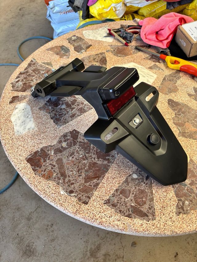 PORTAMATRICULA ORIGINAL HONDA X ADV 750