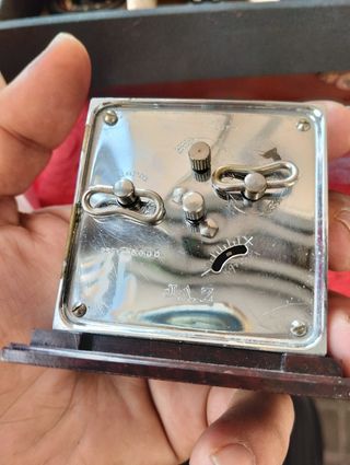 Reloj de 8 dias sobre mesa 