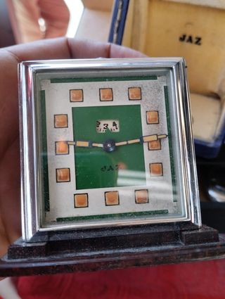 Reloj de 8 dias sobre mesa 