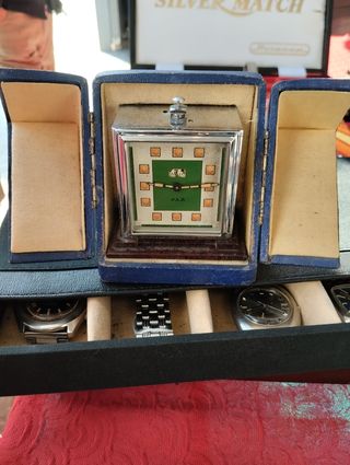 Reloj de 8 dias sobre mesa 