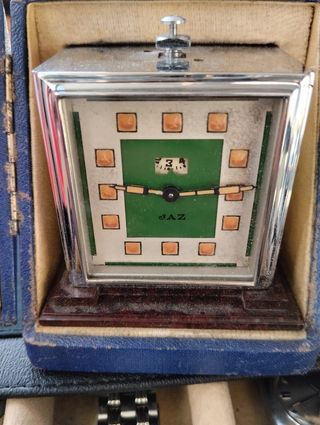 Reloj de 8 dias sobre mesa 