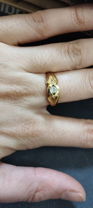 Anillo oro amarillo con diamante