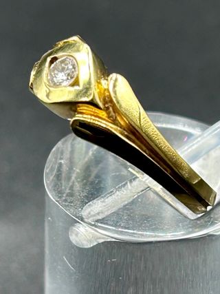 Anillo oro amarillo con diamante