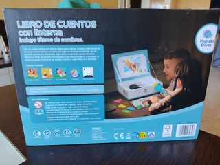 Libro de cuentos con linterna proyectora