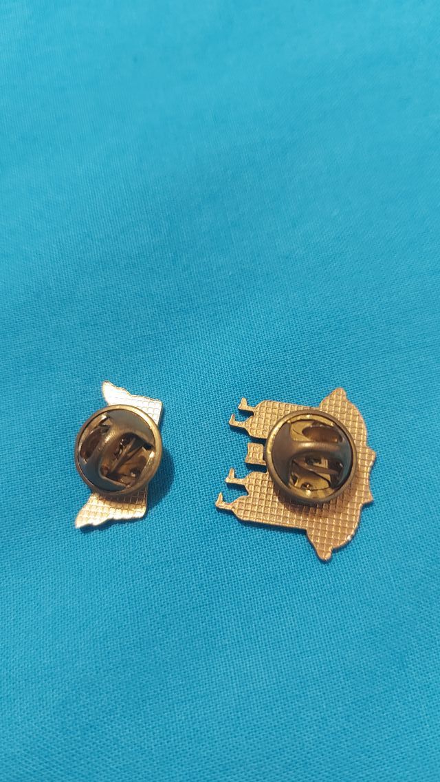 Pin de metal londres