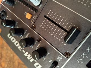 Mesa de mezclas pioneer djm-3000