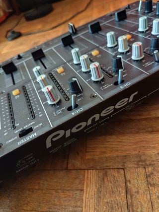 Mesa de mezclas pioneer djm-3000