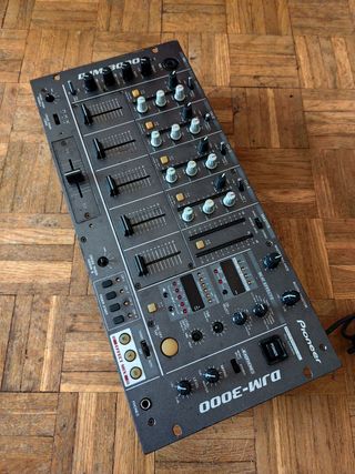 Mesa de mezclas pioneer djm-3000