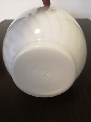 Jarrón de murano blanco con rayas en espiral