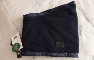 Braga de cuello azul marino