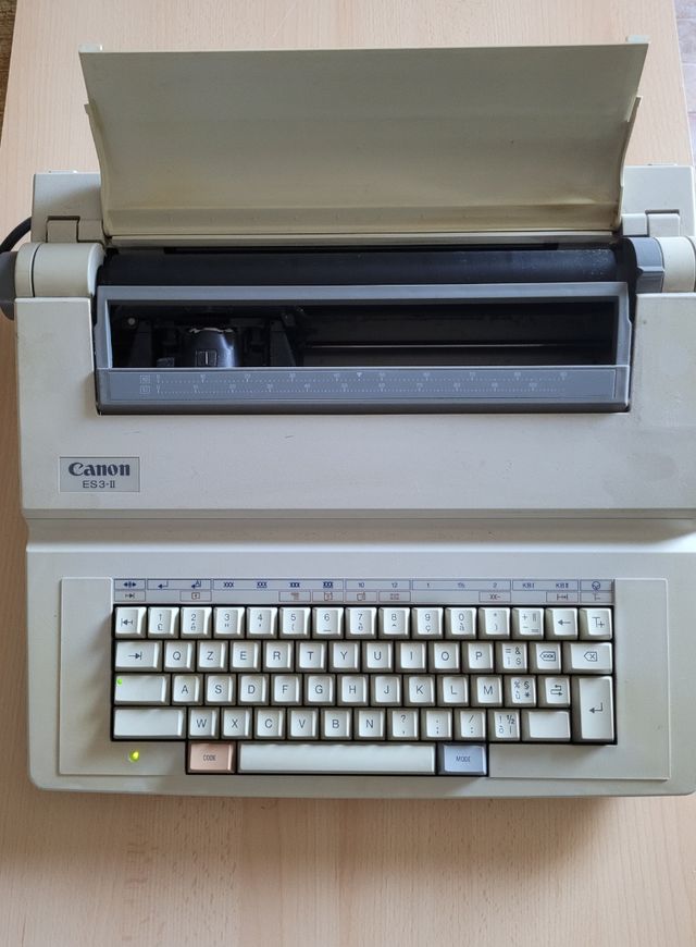 Canon macchina per scrivere elettrica bianca