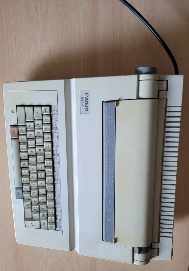 Canon macchina per scrivere elettrica bianca