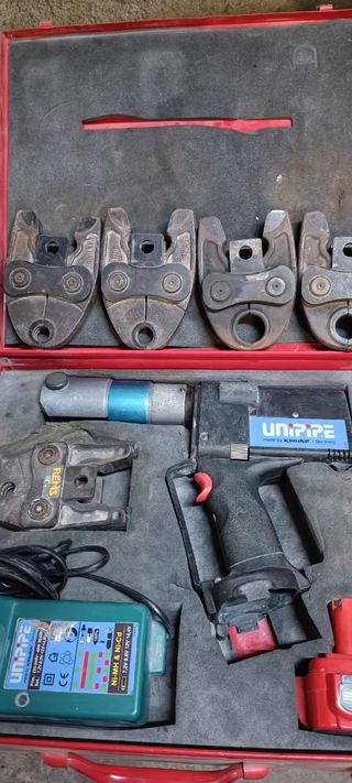 Prensa eléctrica multicapa Uponor