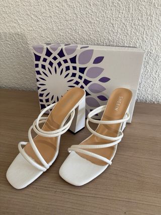 Sandalias blancas tacón cuadrado