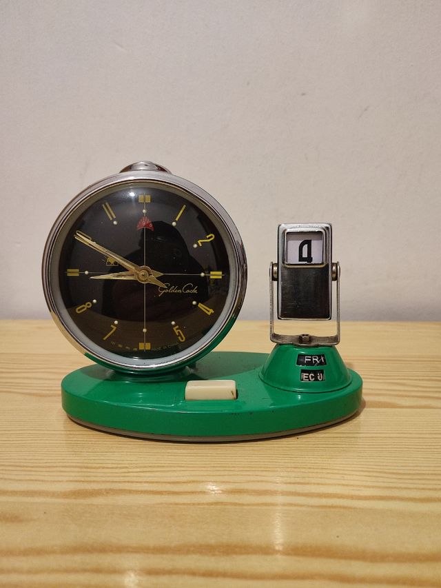 Reloj despertador vintage calendario