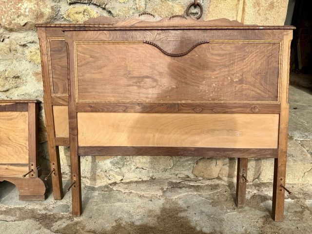 Cabecero pie de cama y mesitas de  castaño