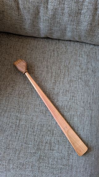 Rascador calzador de madera